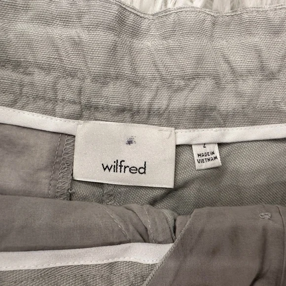 Aritzia Wilfred linen paper bag shorts| size 2 - Picture 2 of 4